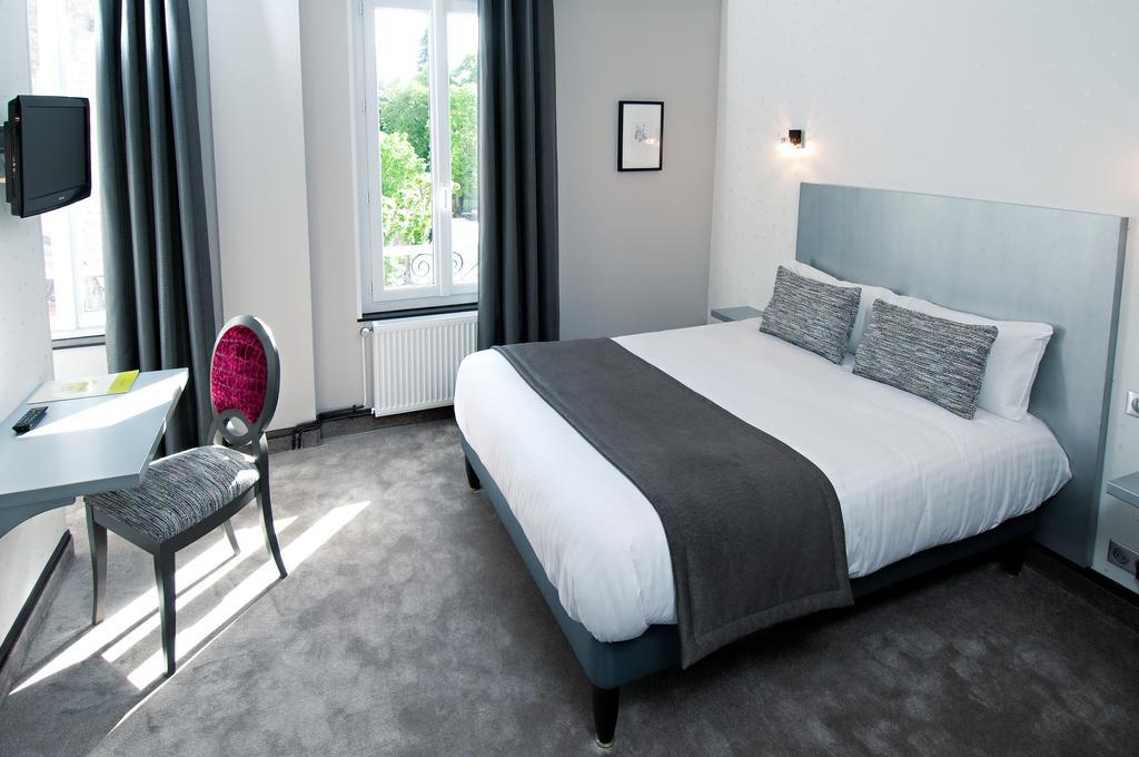 Logis Hotel Restaurant Nougier Saint-Etienne-de-Fursac Phòng bức ảnh